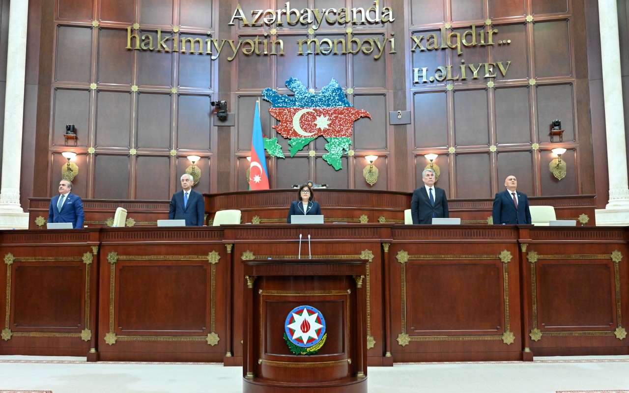 Milli Məclisin növbədənkənar sessiyasının ilk iclasıbaşladı